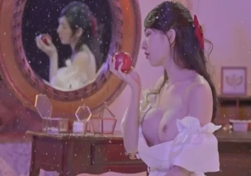 sex vn hót Nhìn thấy em kế dễ dãi hay dẫn trai về quan hệ, anh trai làm liều xin “địt” một lần